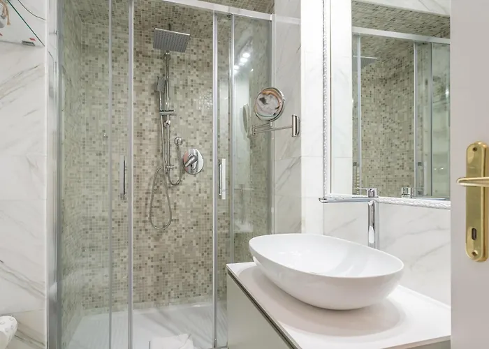 Stylish Spanish Steps Retreat Roma